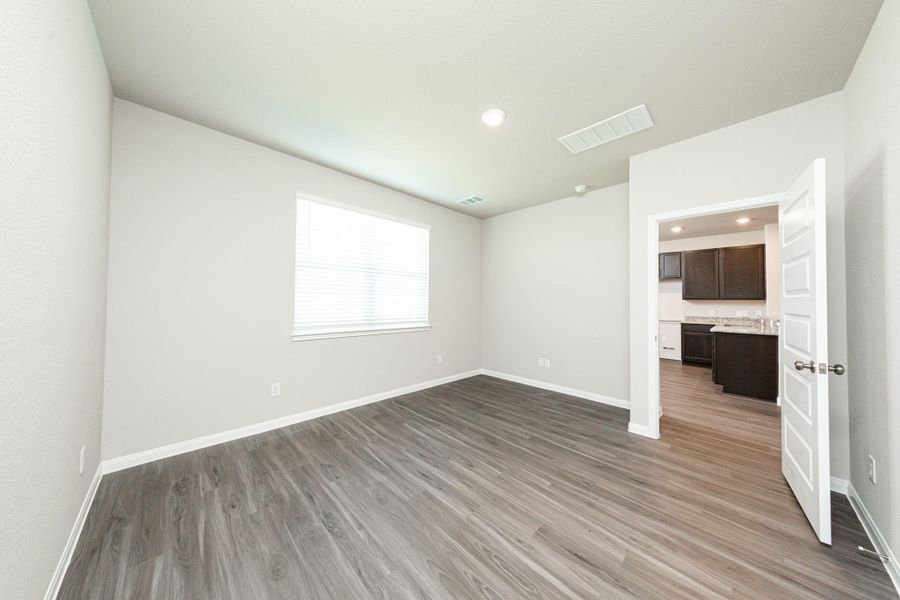 Spacious, unfurnished interior of a new home in Townsend Reserve, Splendora (Image 8).