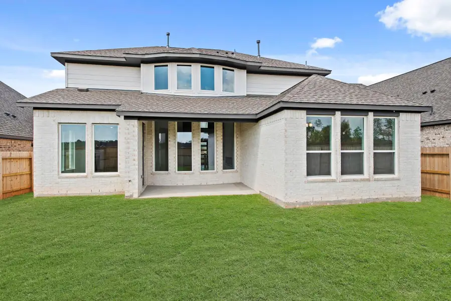 Exterior details and patio area of a home in Grand Central Park – 50', Conroe (Image 2).