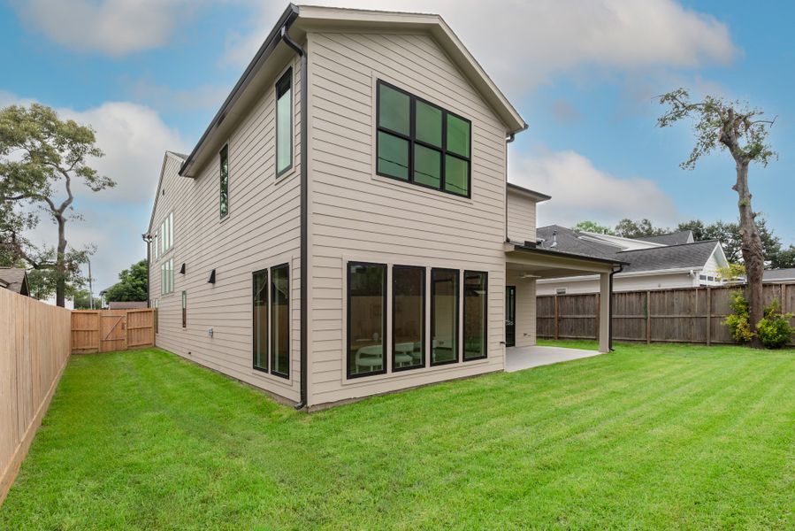 Exterior details and patio area of a home in , Houston (Image 14).