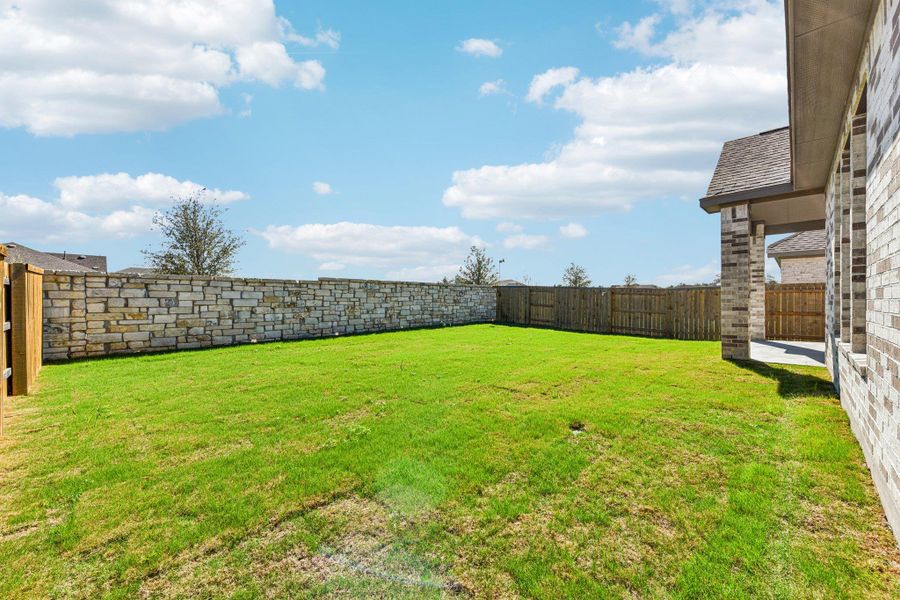 Exterior details and patio area of a home in 6 Creeks, Kyle (Image 4).