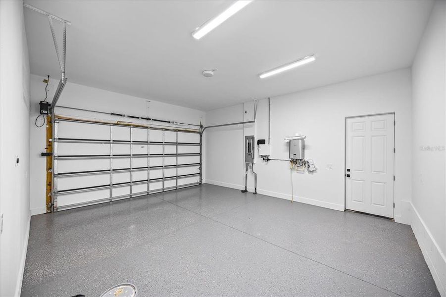 Spacious, unfurnished interior of a new home in , Tampa (Image 50).