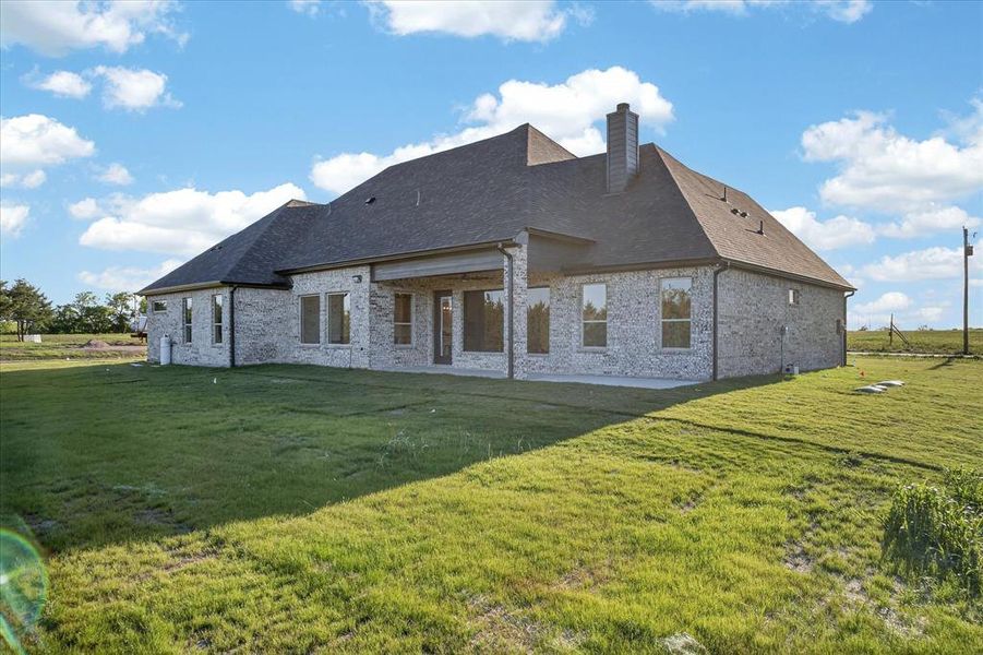 Exterior details and patio area of a home in , Celeste (Image 4).