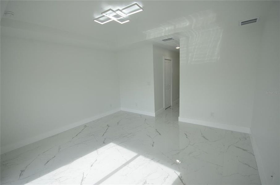 Spacious, unfurnished interior of a new home in , Lehigh Acres (Image 14).