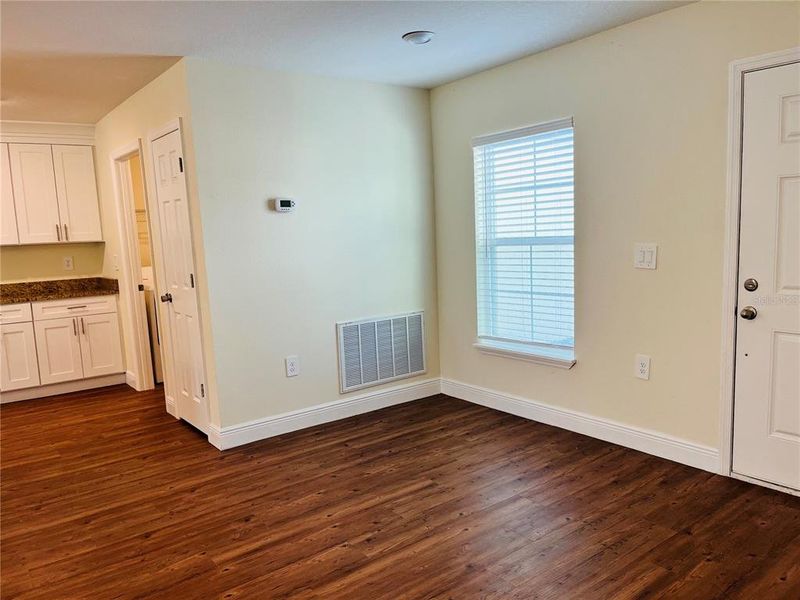 Spacious, unfurnished interior of a new home in , Sebring (Image 24).