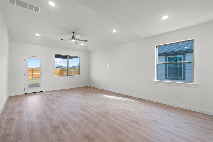 Spacious, unfurnished interior of a new home in Prairie Winds, Hutto (Image 20).