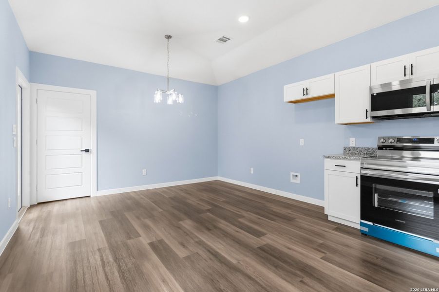Spacious, unfurnished interior of a new home in , San Antonio (Image 26).