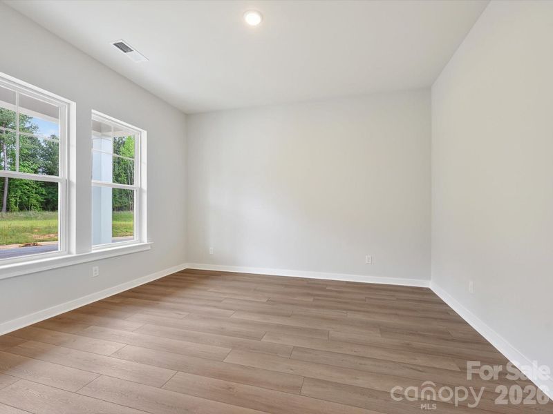 Spacious, unfurnished interior of a new home in Hardy Pond, Rock Hill (Image 25).