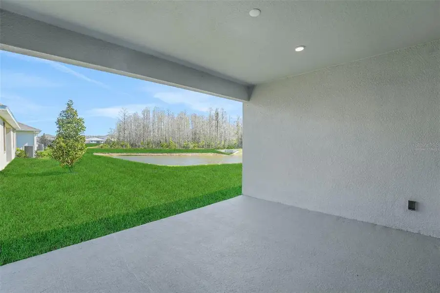 Exterior details and patio area of a home in Angeline, Land O' Lakes (Image 4).