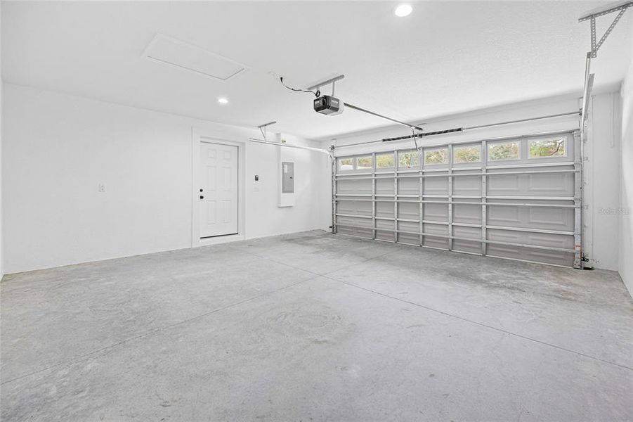 Spacious, unfurnished interior of a new home in , Dunnellon (Image 22).