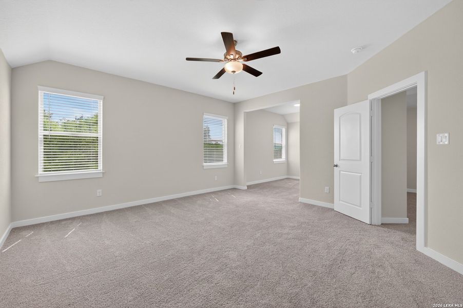 Spacious, unfurnished interior of a new home in Trilogy Grove, San Antonio (Image 10).
