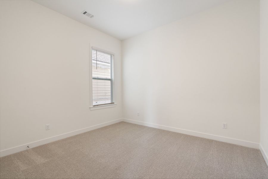 Spacious, unfurnished interior of a new home in Myers Park, Arlington (Image 22).