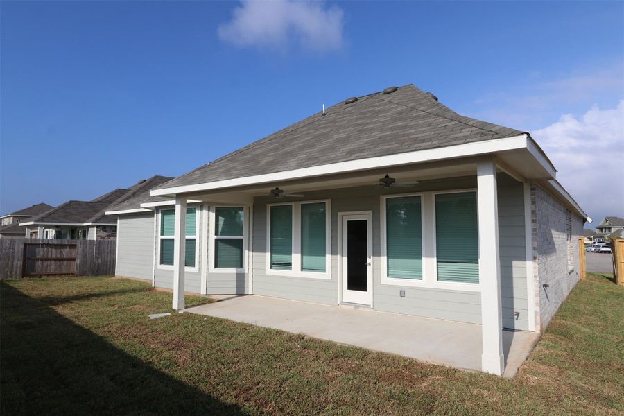 Exterior details and patio area of a home in Miller's Pond, Rosenberg (Image 2). Exterior details and patio area of a home in Miller's Pond, Rosenberg (Image 2).
