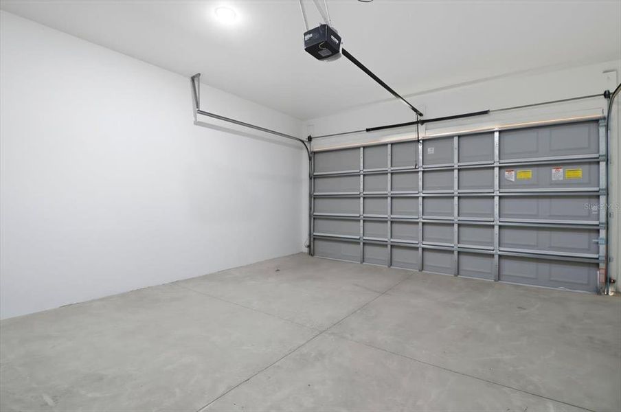 Spacious, unfurnished interior of a new home in , Dunnellon (Image 19).