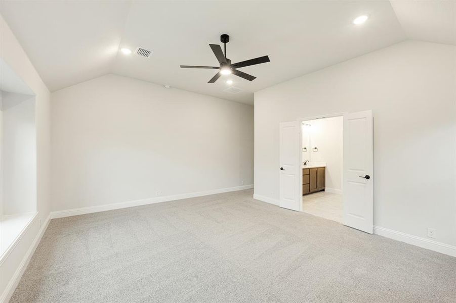 Spacious, unfurnished interior of a new home in Star Ranch, Godley (Image 27).
