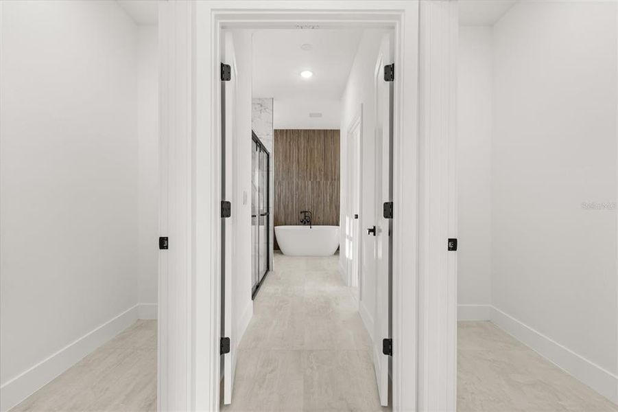 Spacious, unfurnished interior of a new home in , Ocala (Image 25).