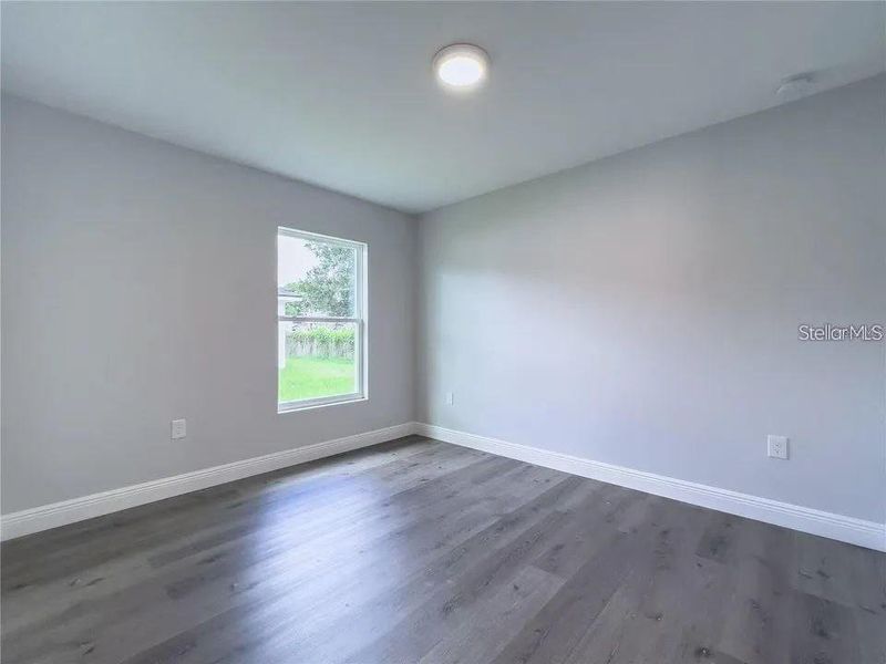 Spacious, unfurnished interior of a new home in , Deland (Image 8).