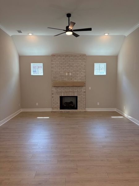 Spacious, unfurnished interior of a new home in Bluebird Hollow at Autumn Ridge, Spring Hill (Image 12).
