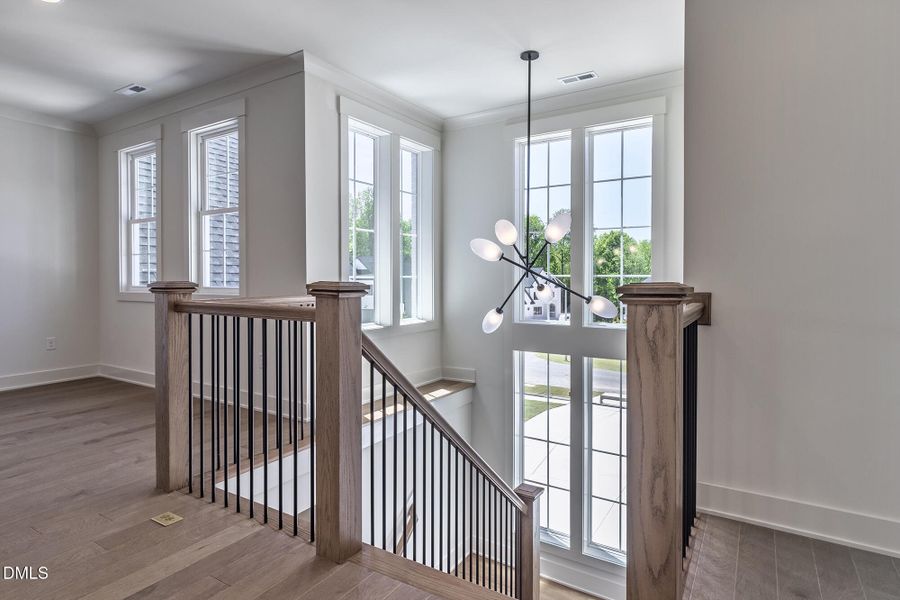 300_MEADOW_WALK_DR_INTERIOR_51