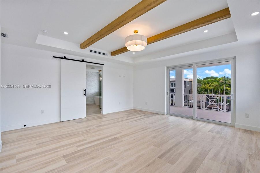 Spacious, unfurnished interior of a new home in , Tavernier (Image 78).