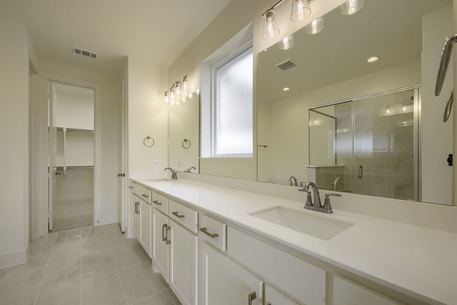 690 Red Cedar - Primary Bathroom