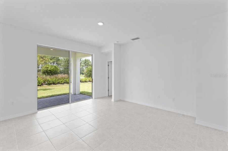 Spacious, unfurnished interior of a new home in Highfield at Twisted Oaks, Wildwood (Image 11).