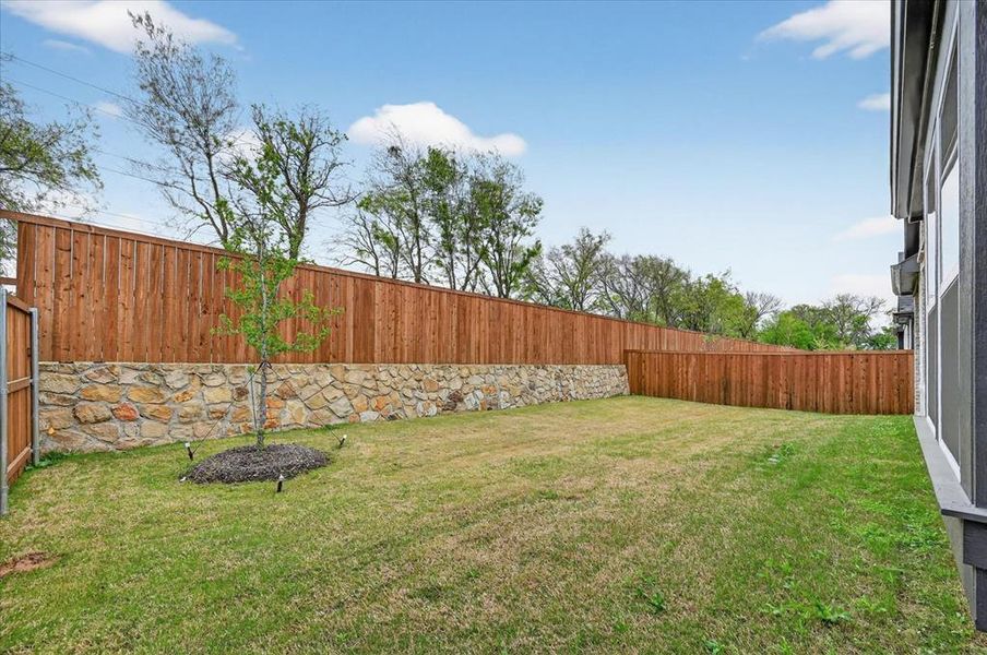 Exterior details and patio area of a home in Heritage Ranch, Sherman (Image 19).
