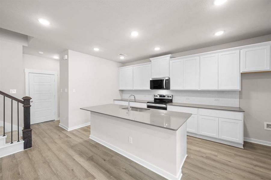 236 Wagon Spoke- Kitchen-3