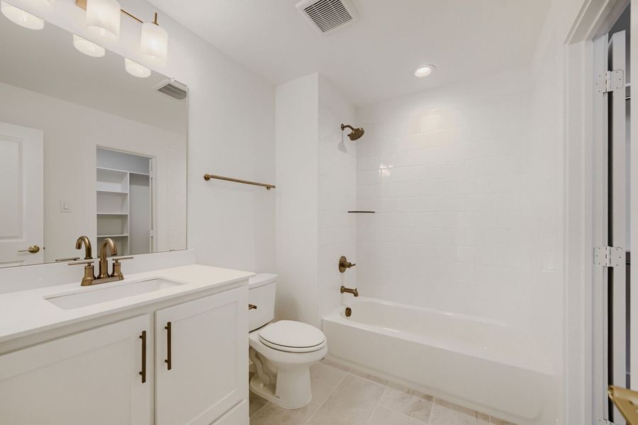 841 Bella Casa - Full Bathroom