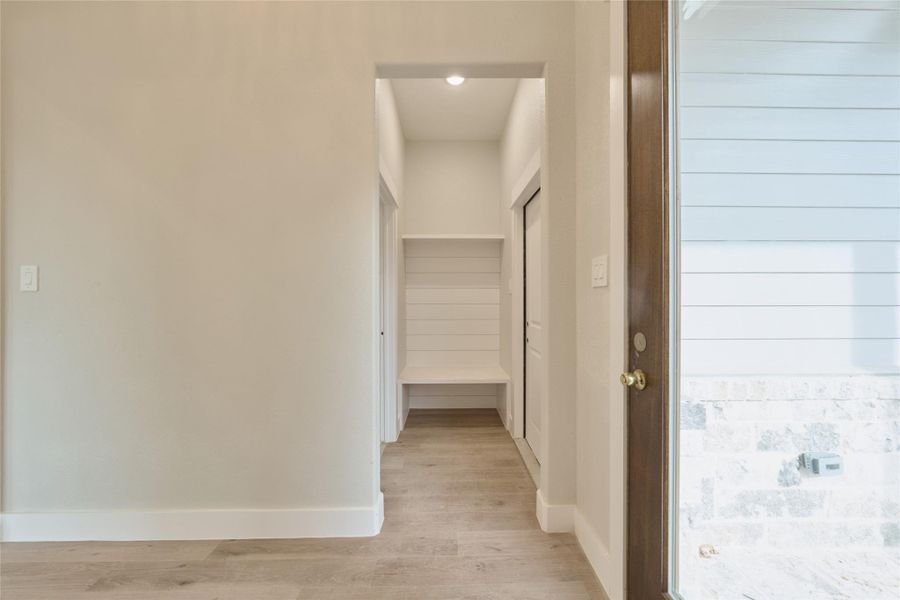 Spacious, unfurnished interior of a new home in , Huntsville (Image 14).