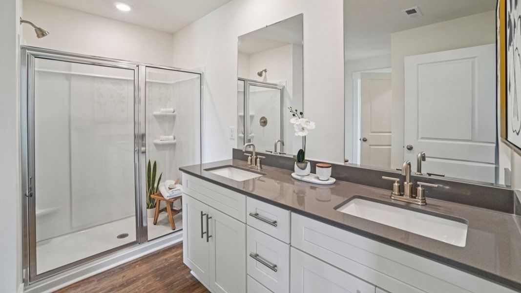 Representative furnished interior of a home built from the Richland by D.R. Horton in Saint Andrews Garth, Kingsport (Image 29).