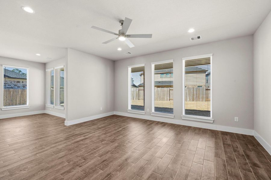 Spacious, unfurnished interior of a new home in Barton Creek Ranch, Conroe (Image 19). Spacious, unfurnished interior of a new home in Barton Creek Ranch, Conroe (Image 19).