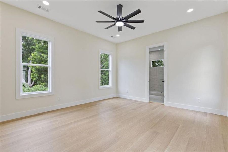 Spacious, unfurnished interior of a new home in , Atlanta (Image 18).