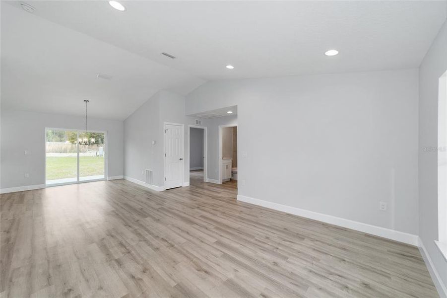 Spacious, unfurnished interior of a new home in , Dunnellon (Image 24).