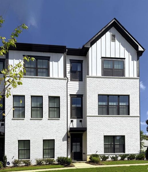 Image 10 of a home in .