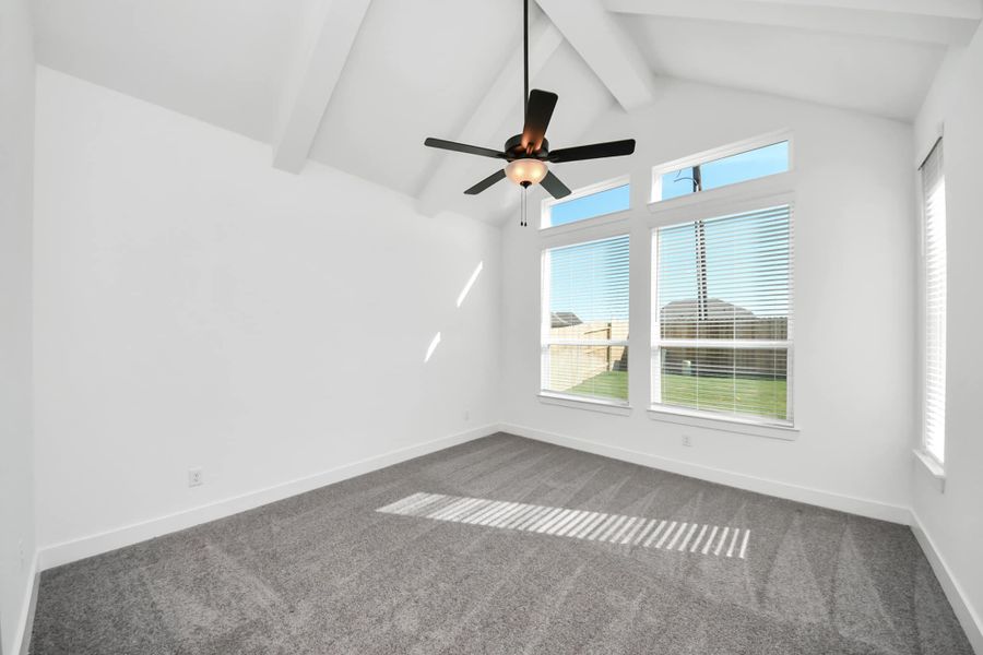 Spacious, unfurnished interior of a new home in Beacon Point, Texas City (Image 39).