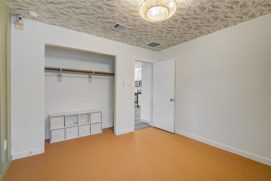 Spacious, unfurnished interior of a new home in , Rosharon (Image 16).