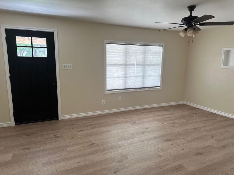 Spacious, unfurnished interior of a new home in , La Grange (Image 9).
