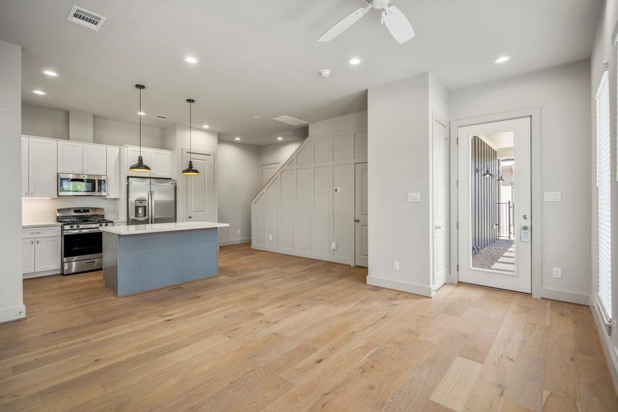 Spacious, unfurnished interior of a new home in , Houston (Image 28).