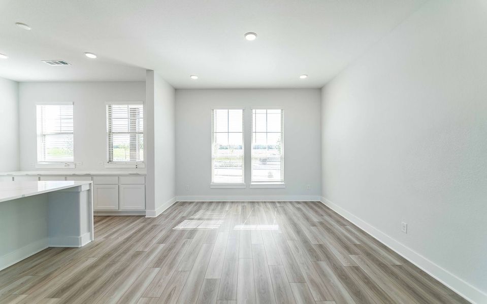 Spacious, unfurnished interior of a new home in Solterra, Mesquite (Image 25).