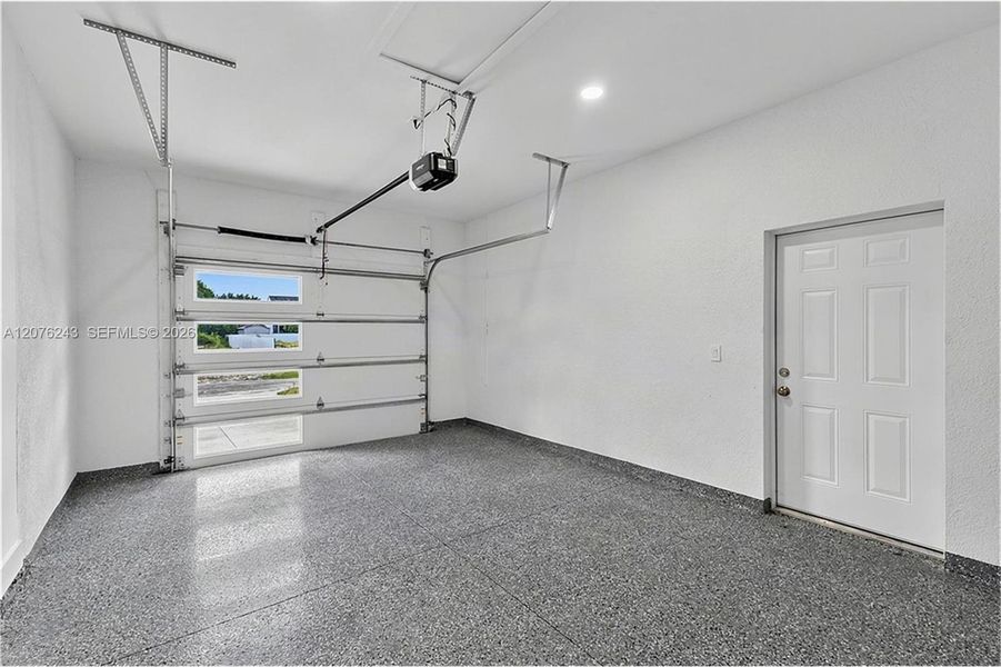 Spacious, unfurnished interior of a new home in , Lehigh Acres (Image 28).