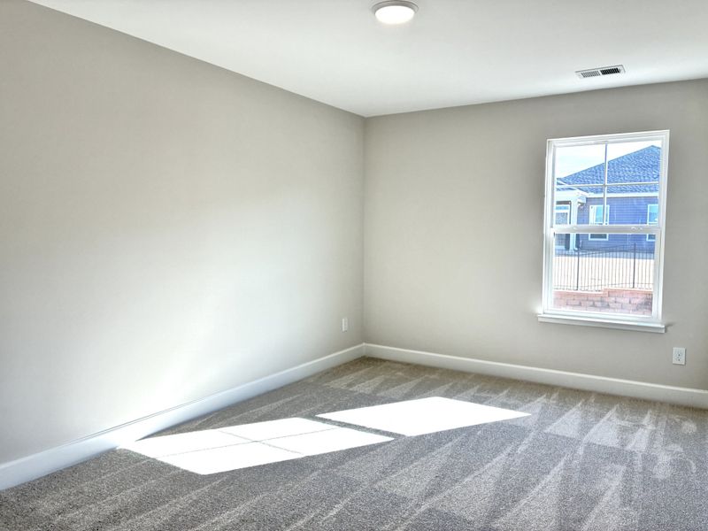 Spacious, unfurnished interior of a new home in Holly Ridge, Greenville (Image 14).