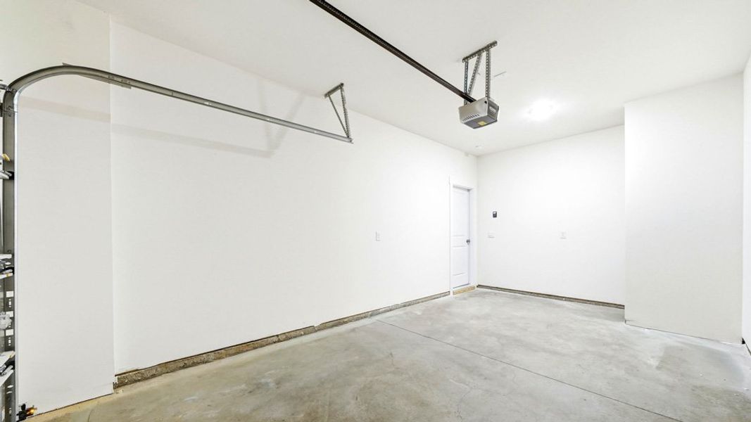 Spacious, unfurnished interior of a new home in The Arbor Townhomes, Kingsport (Image 26).