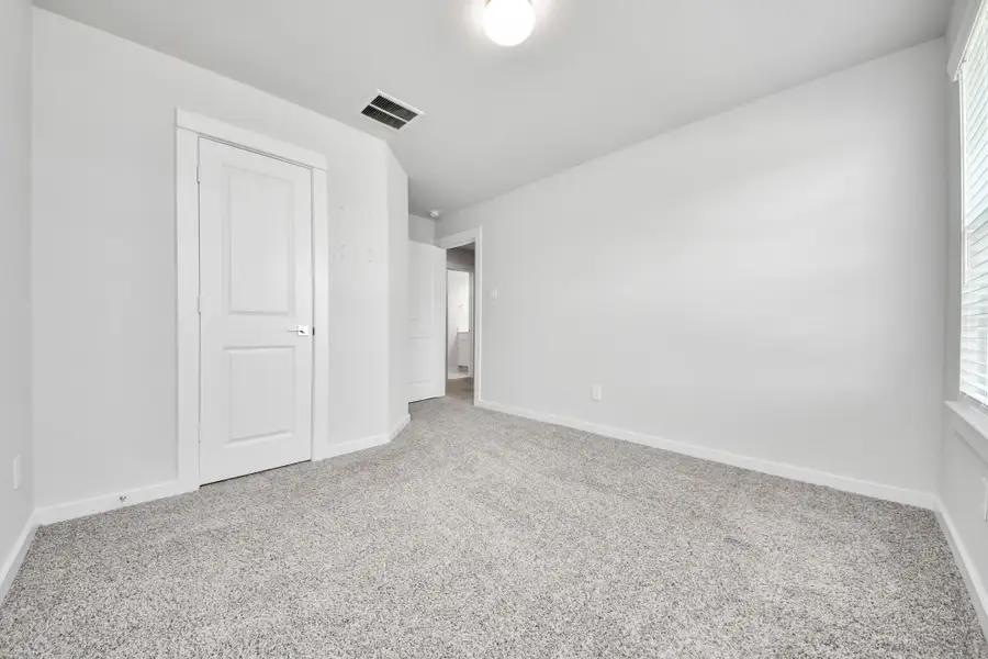 Spacious, unfurnished interior of a new home in Willow Trace, Spring (Image 25).