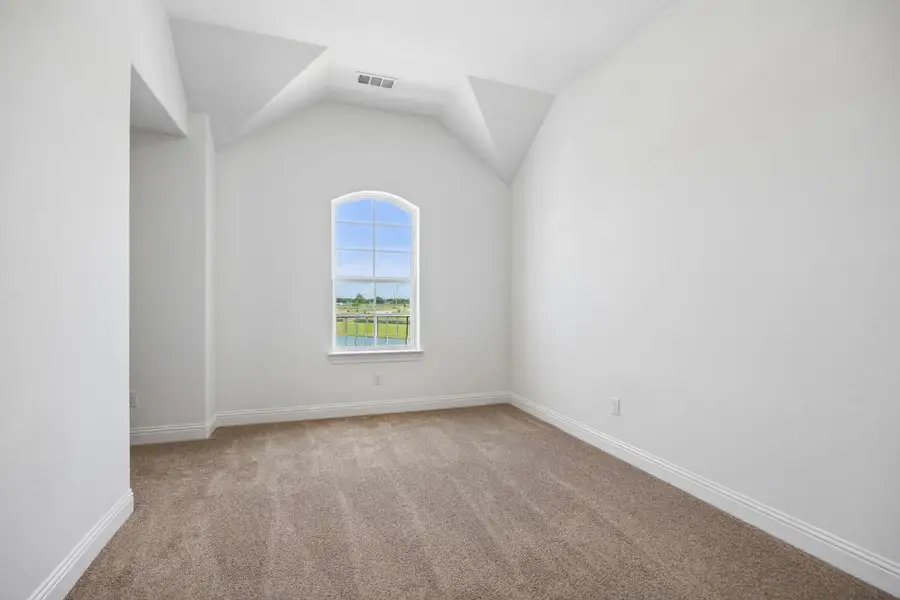 Spacious, unfurnished interior of a new home in Edgewater, Fate (Image 23).