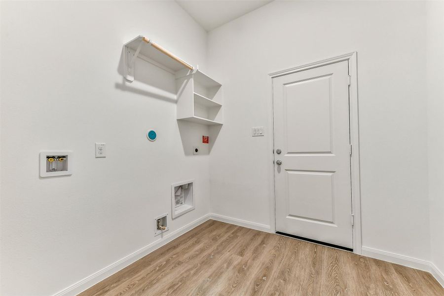 Spacious, unfurnished interior of a new home in King Oaks Village, Baytown (Image 24).