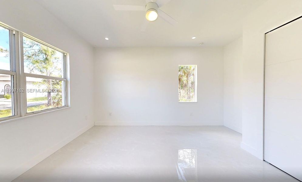 Spacious, unfurnished interior of a new home in , Naples (Image 41).