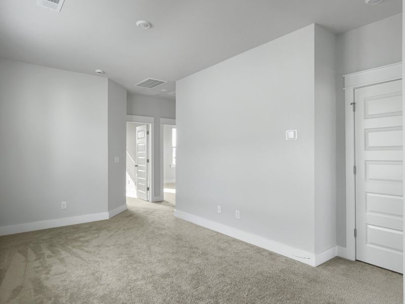Spacious, unfurnished interior of a new home in Carnes Crossroads, Summerville (Image 18).