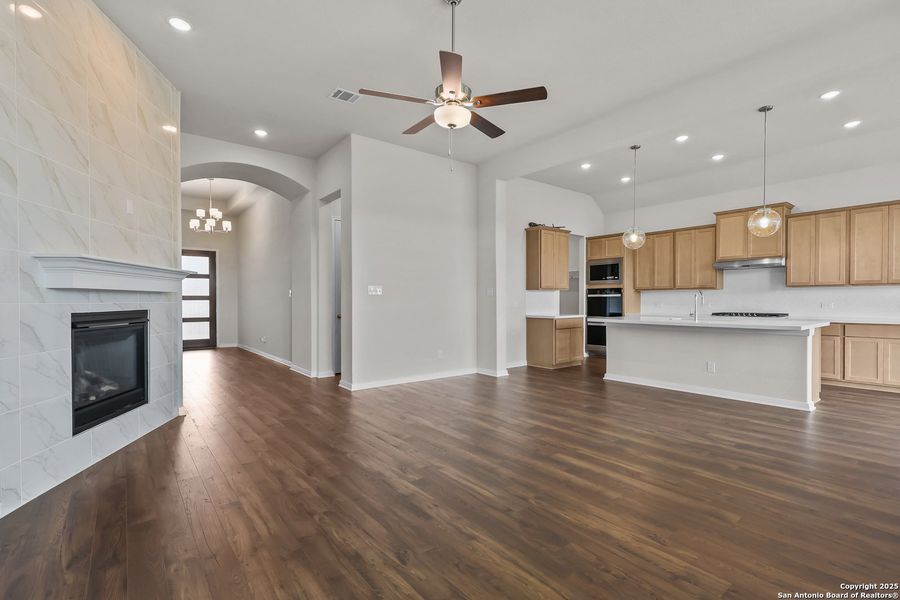 Spacious, unfurnished interior of a new home in Homestead, Schertz (Image 20).