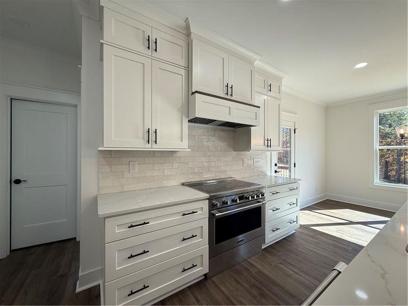 Furnished interior view inside a new home in , Waleska (Image 13).