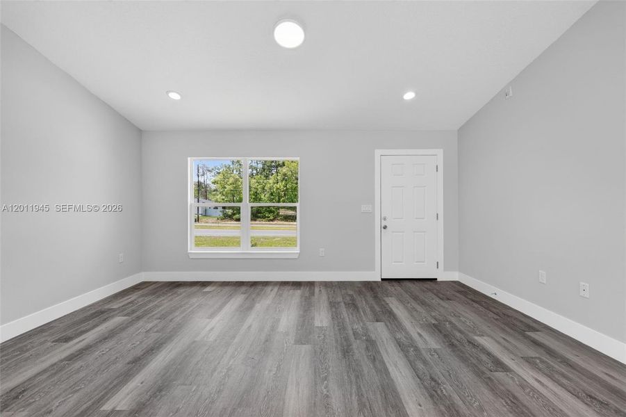 Spacious, unfurnished interior of a new home in , Ocala (Image 23).